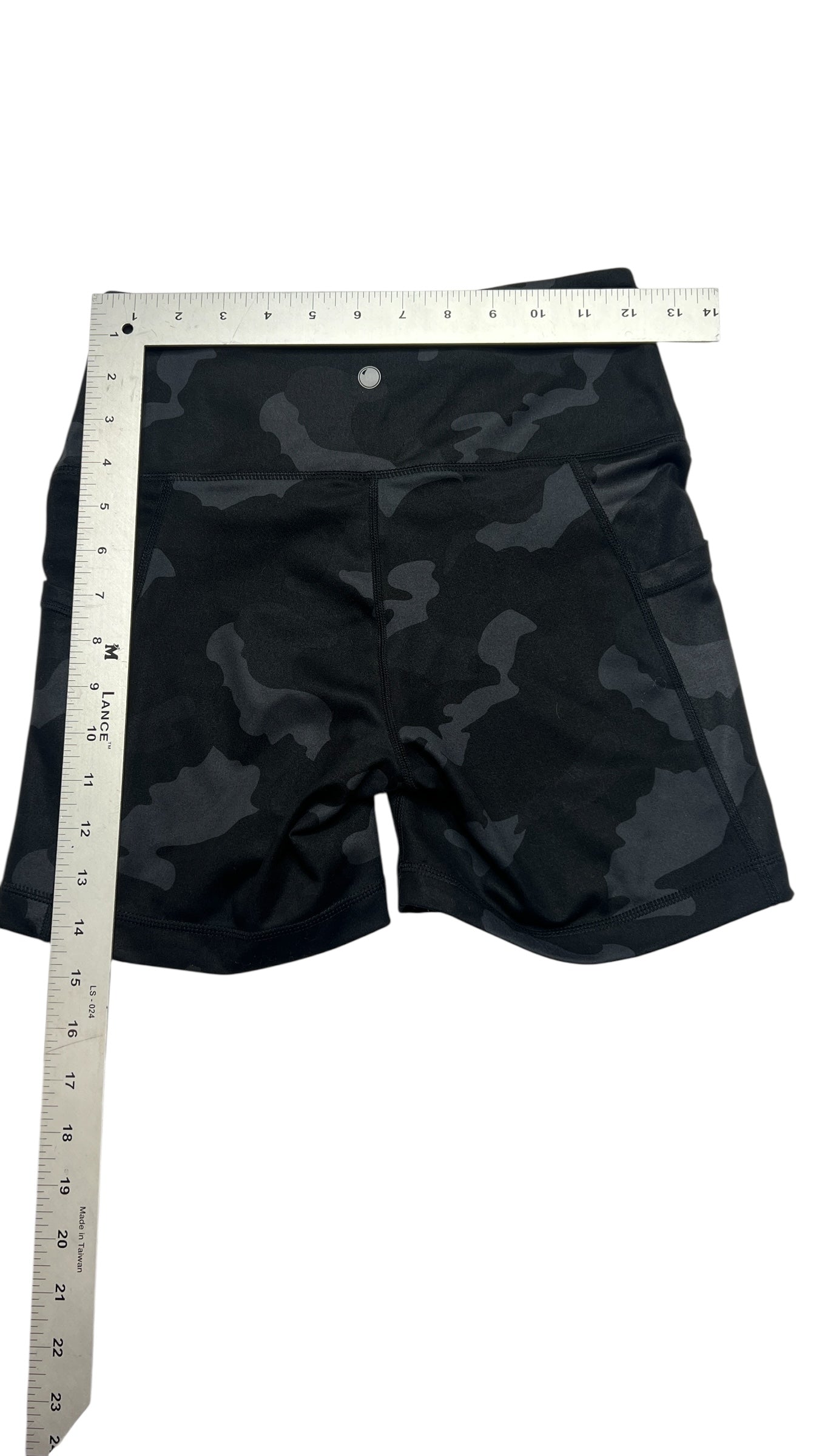 Yogalicious Lux High Waist Pocket Shorts – Black Camo (Size S)