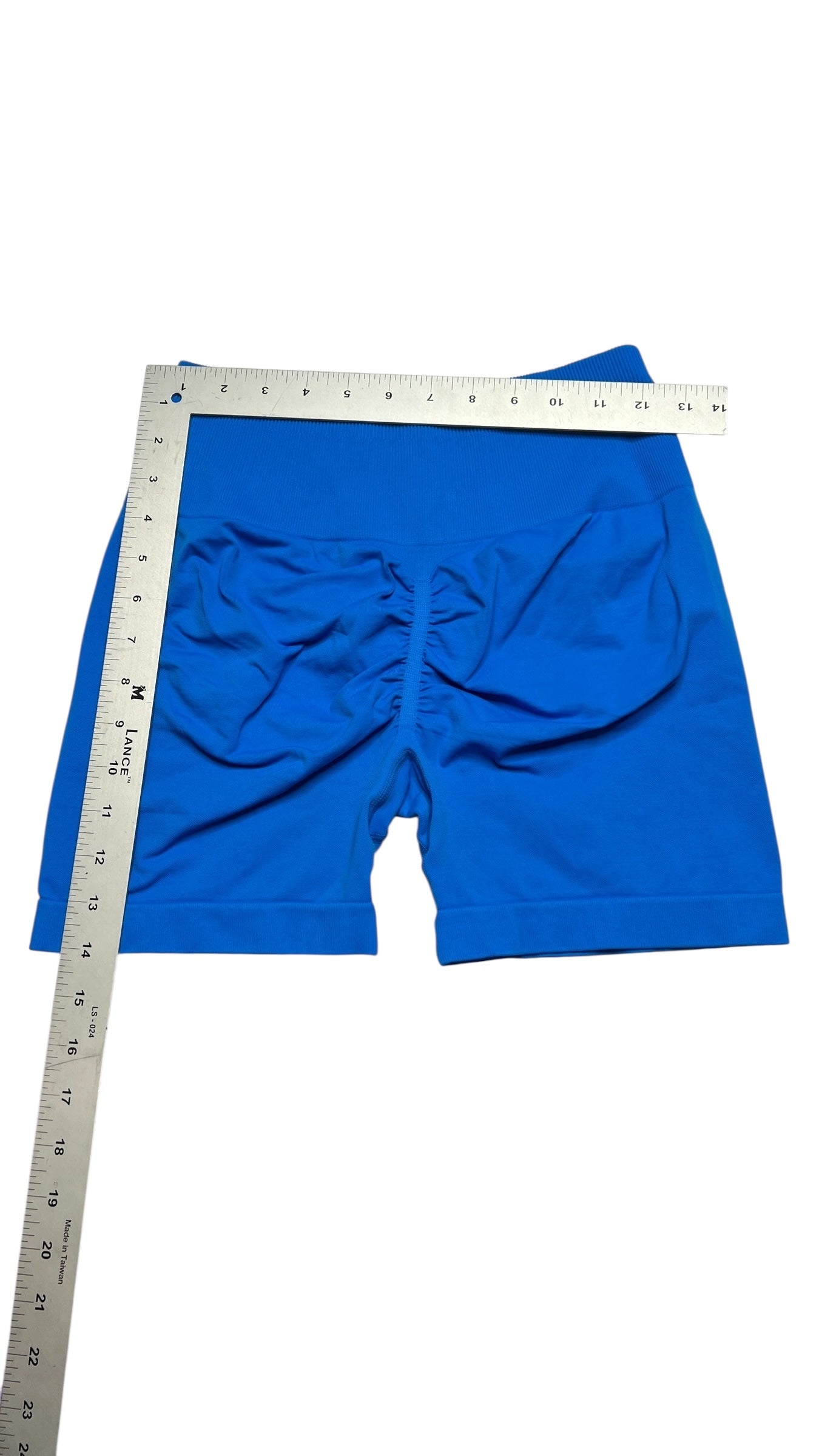 Vibrant Seamless Scrunch Shorts – Size M