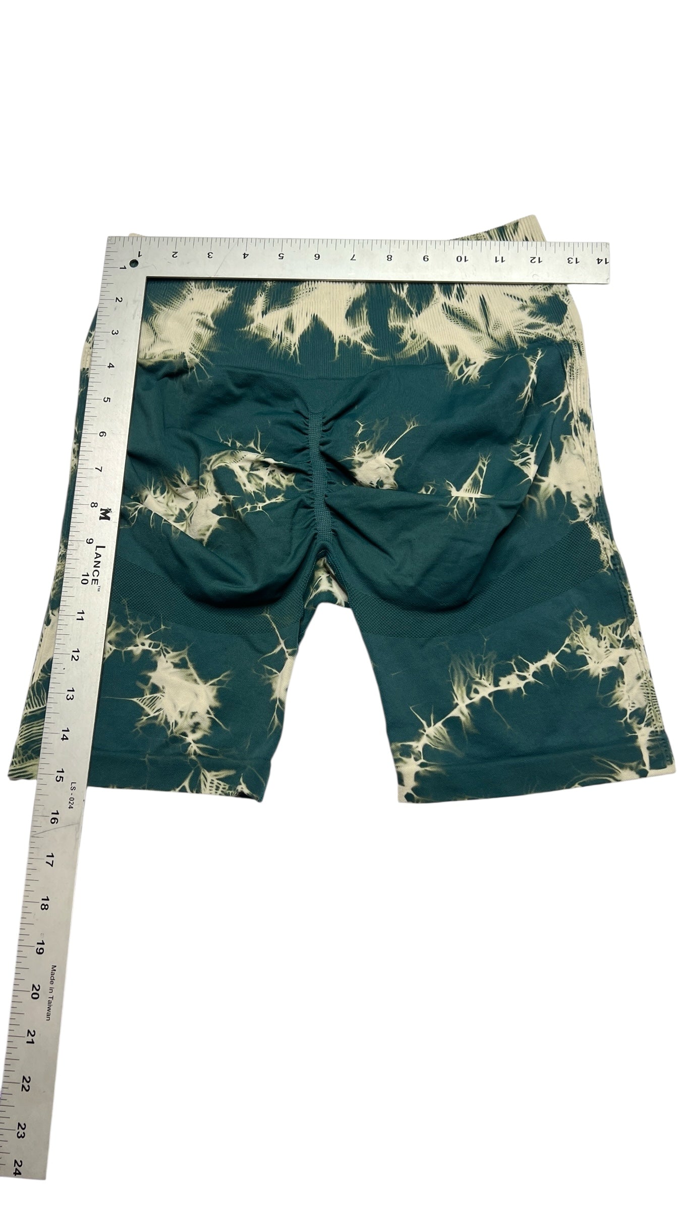 Tie-Dye Seamless Scrunch Shorts – Green StormSize M